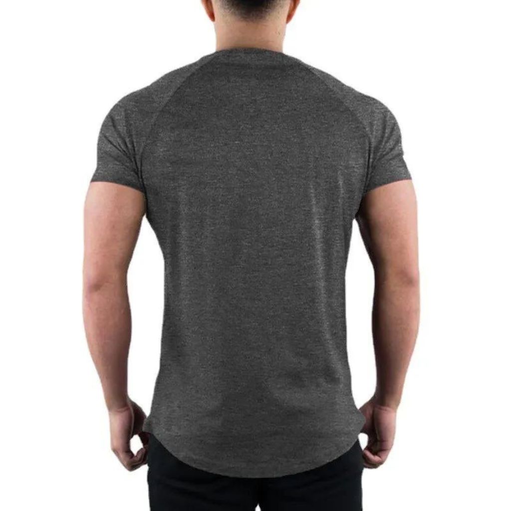 Visão traseira da Camiseta Fitness Pulse, enfatizando o caimento ideal
